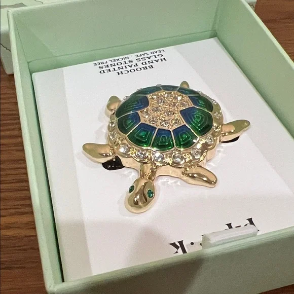Piper K | Turtle Brooch - Picture 5 of 10